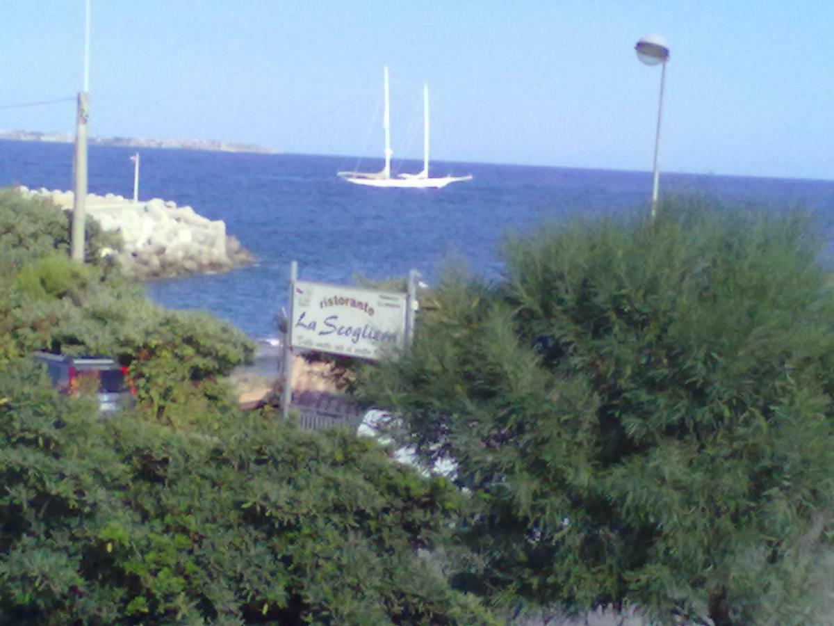 B&B "Raggio Di Sole" Le Castella  Eksteriør bilde